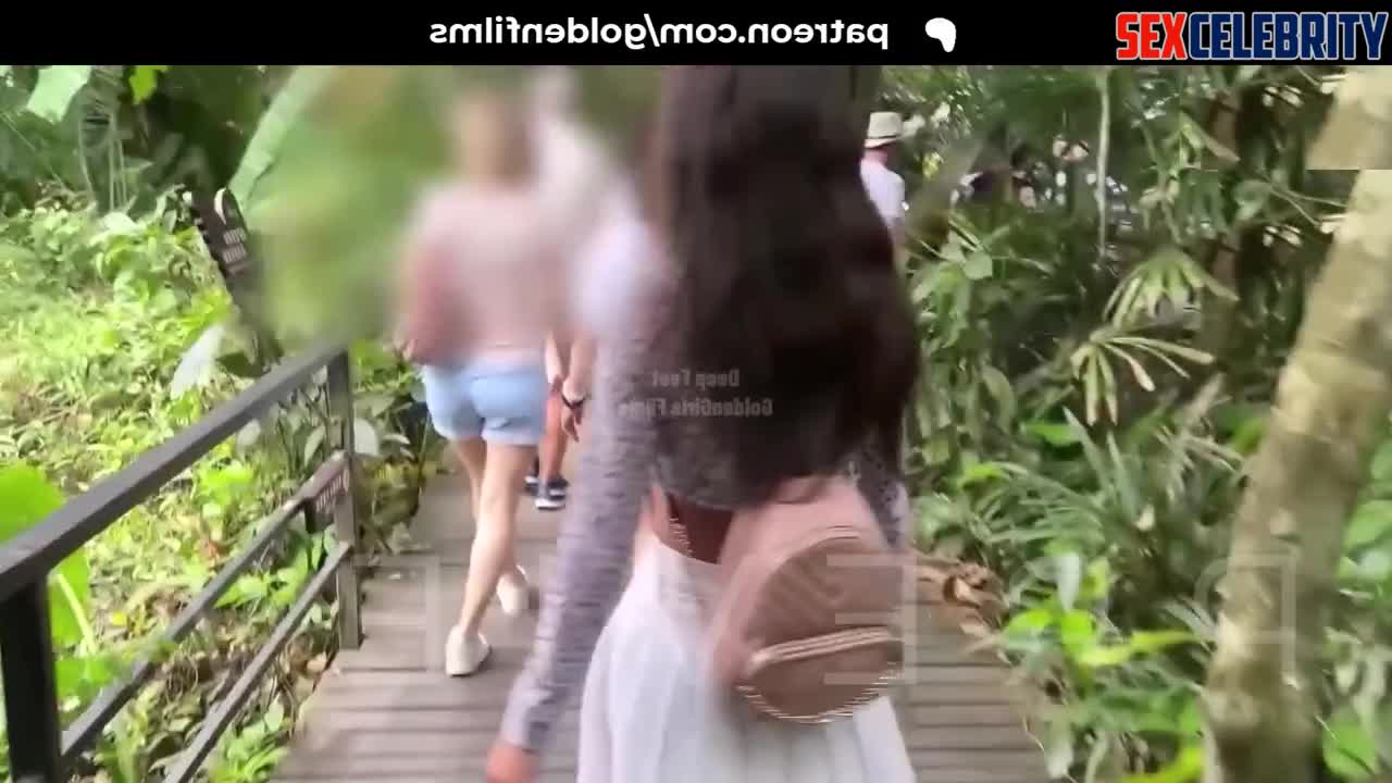 Deepfake Hailee Steinfeld - Public Cock Jerking Off On A Bus Full Of People