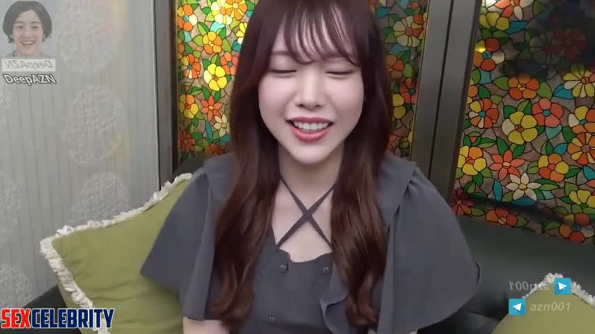 Deepfake Qwer Hina laughs at the camera 히나 큐더블유이알